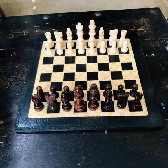 Scrapbook Chess Set - Vintage Yellow - Picture 10 of 13